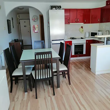 Sunny Apartment *